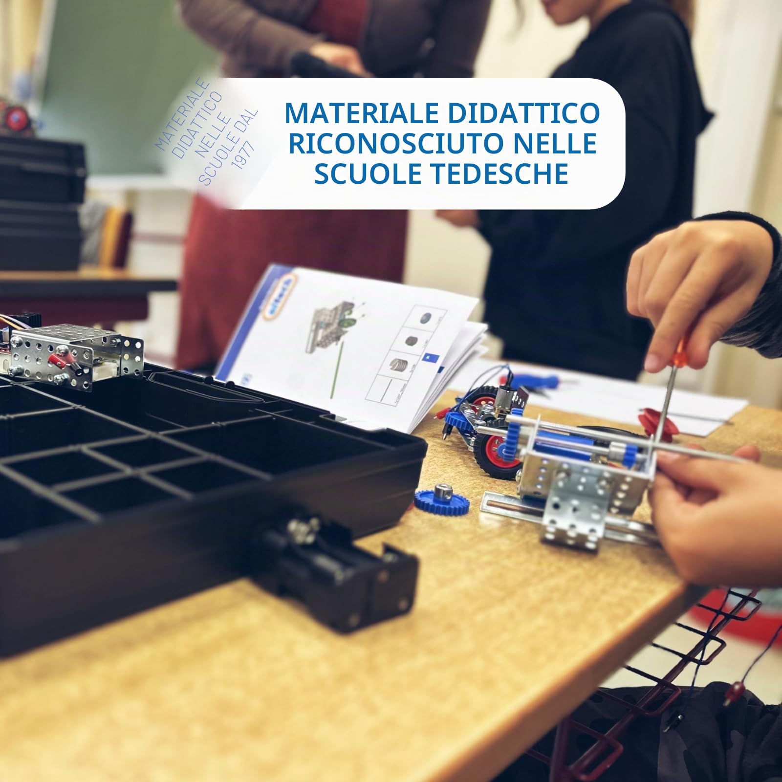 Eitech 00220 - Cassetta per costruzioni in metallo, con 365 pezzi, per bambini a partire dagli 8 anni