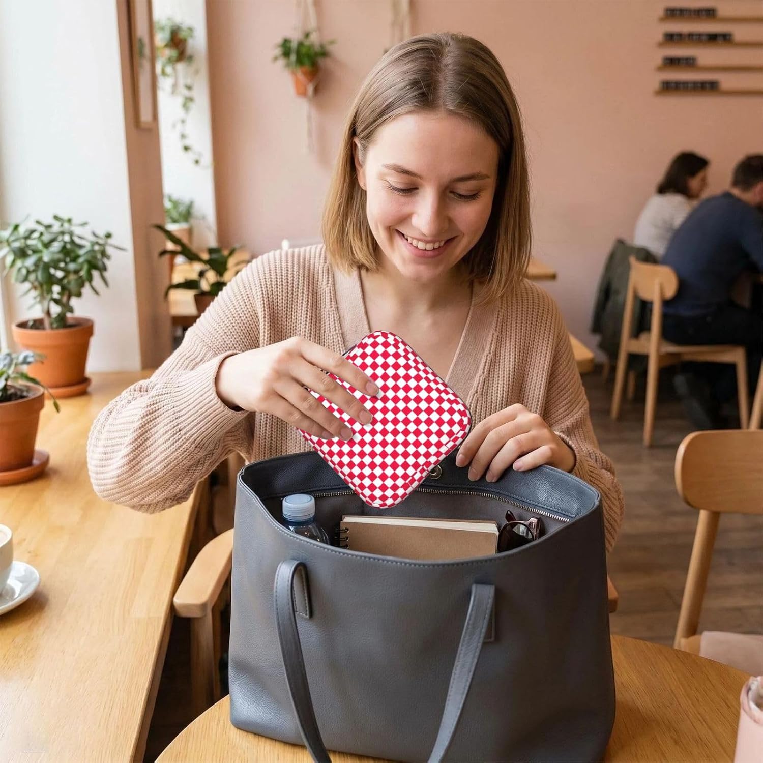Red Checkered White Squares Print Women Period Bag Sanitary Pouch Portable Pad Pouch Tampon Holder Small Zipper Pouch Storage Bag