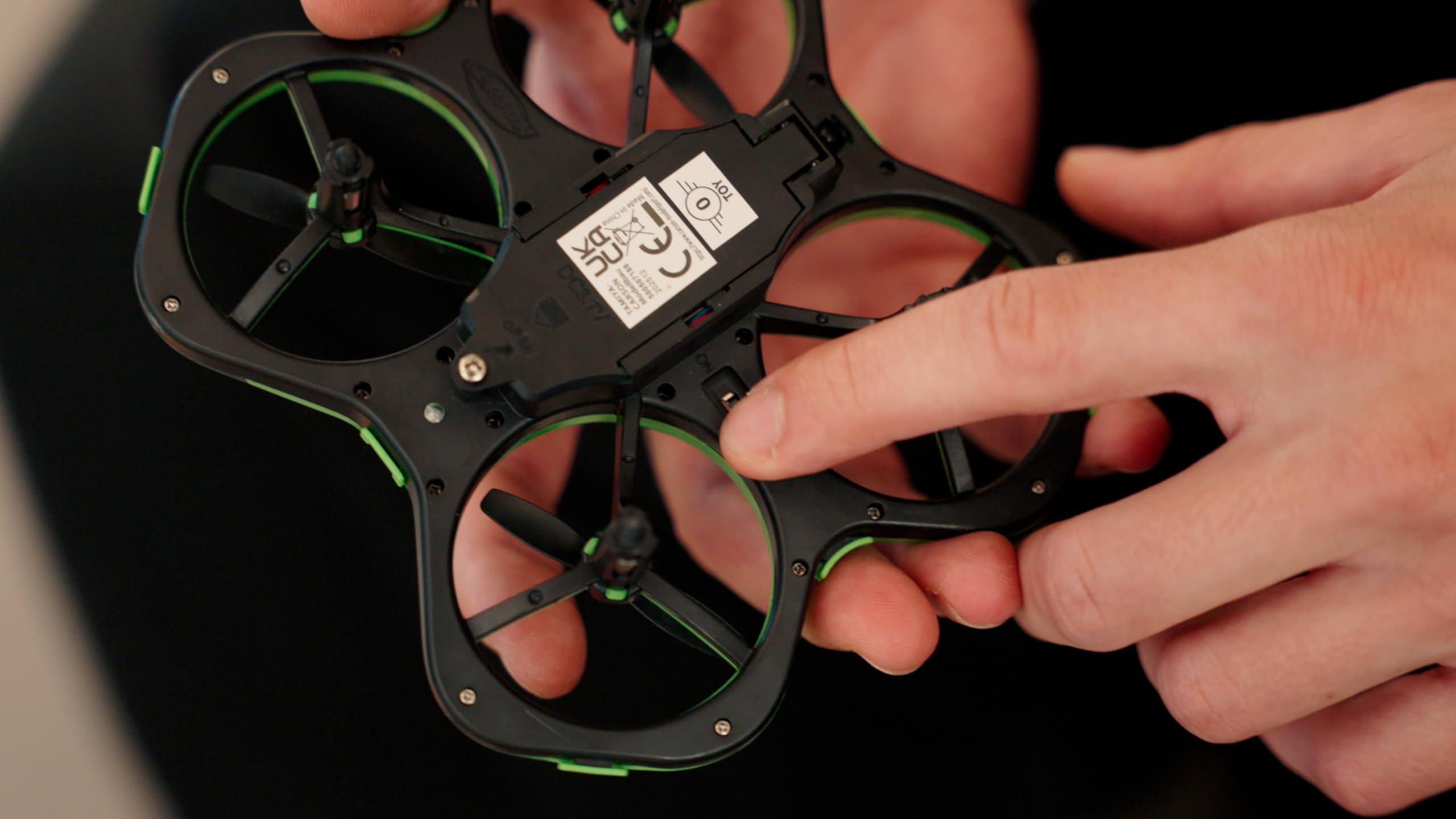 Carson Cyber Drone IR RTF – quadricottero RC con funzione Flip a 360°, modalità Headless, stabilizzazione giroscopica, illuminazione LED, drone radiocomandato, verde