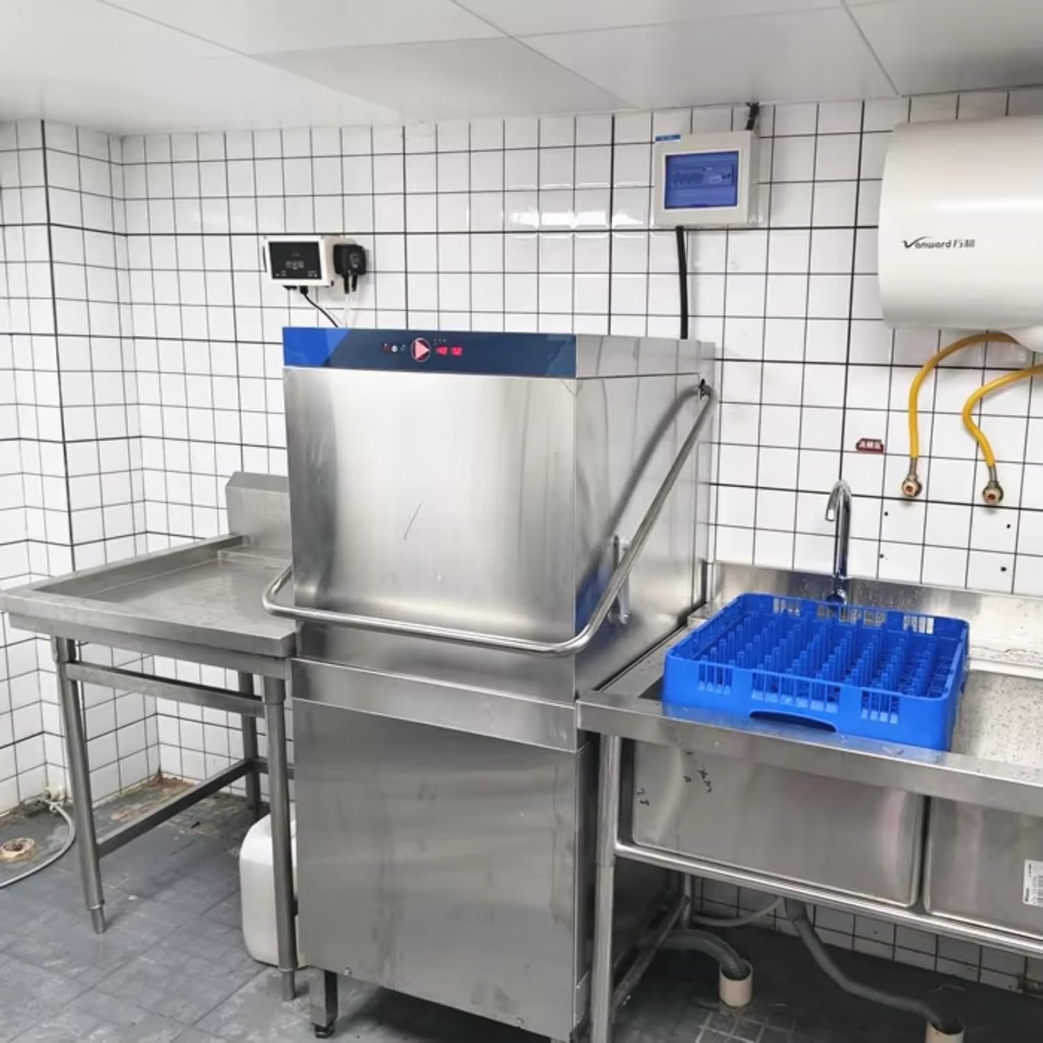 Commercial Dishwasher, Built in Dishwasher Large Capacity Smart Control, Energy Efficient Quiet Operation Multiple Cleaning Modes Fast Wash Drying System Modern Kitchen Appliance for Family Use