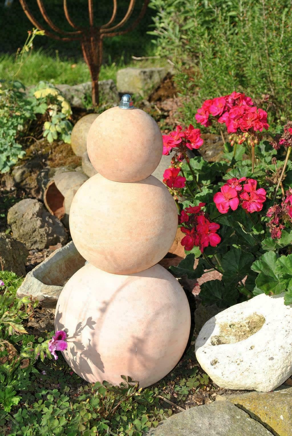 Garten-Stele aus DREI handgefertigten Terracottakugeln, frostfest,48 cm hoch