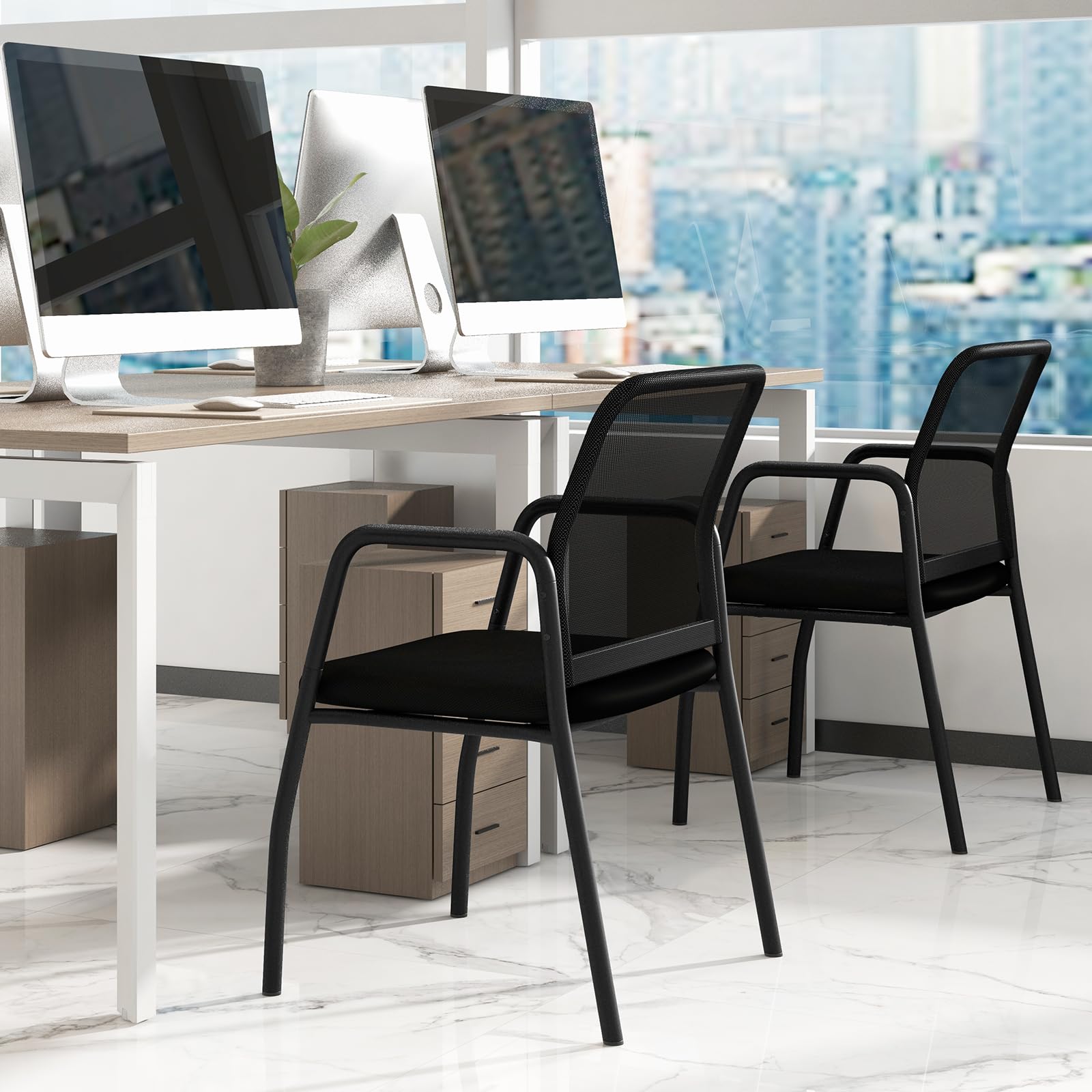 COSTWAY Set di 2 Sedie da Attesa, Sedia da Ufficio con con Schienale in Rete Ergonomico, Sedia da Conferenza con Braccioli e Sedile Imbottito, Portata 150 kg