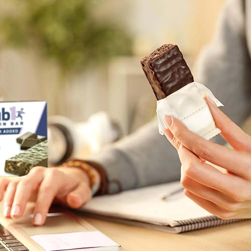 Vista 4 de Grab1 Barras de proteína sin azúcar, chocolate negro sin lácteos (paquete de 3 = 12 barras) 0.42 oz de proteína + 0.14 oz de fibra Bajo