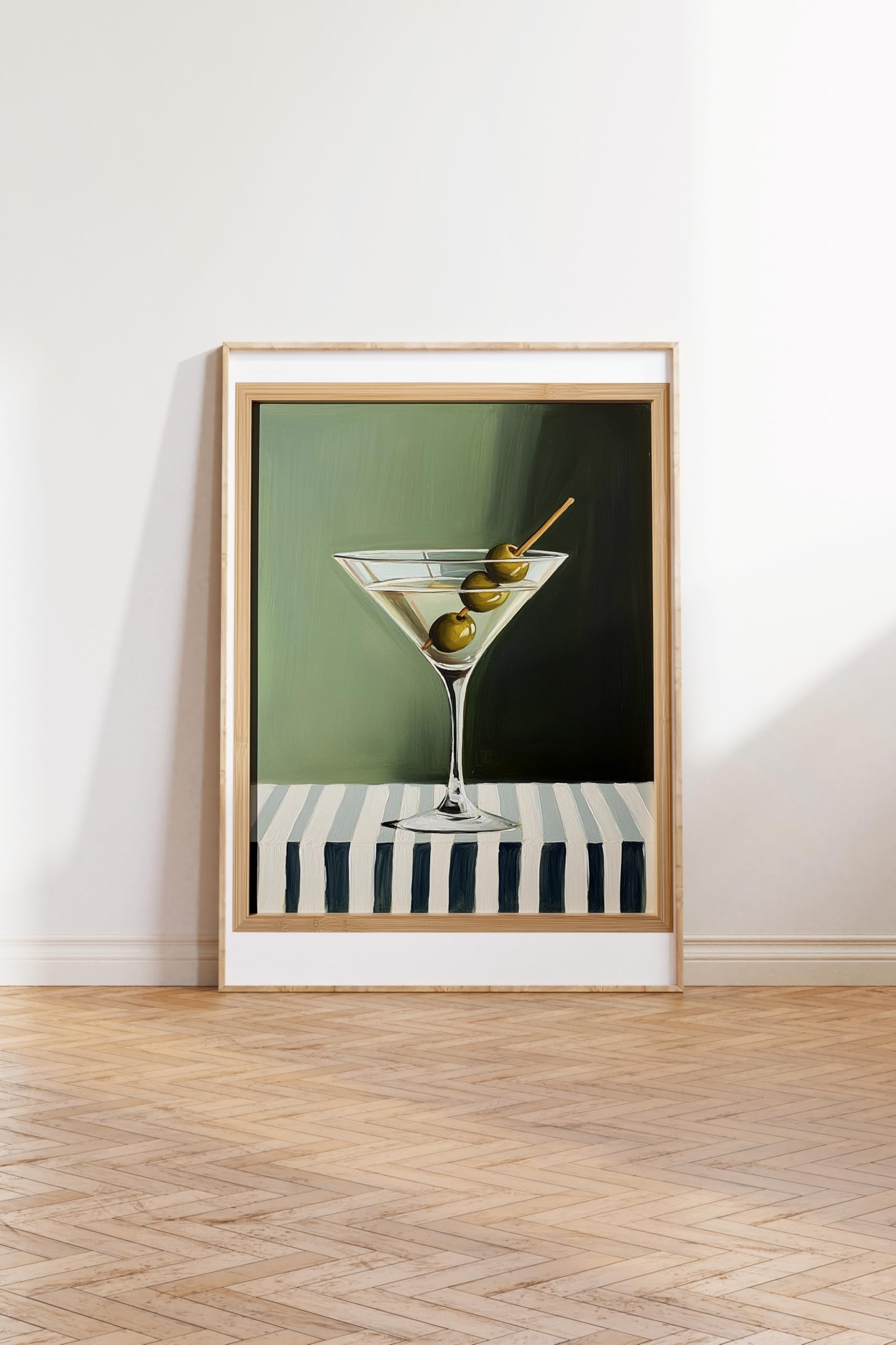 Zestia Ahşap Çerçeveli Tablo, Martini Bardağı, Zeytinli ve Yeşil Arka Plan, Realist Stil Poster No: 107095 30 x 40