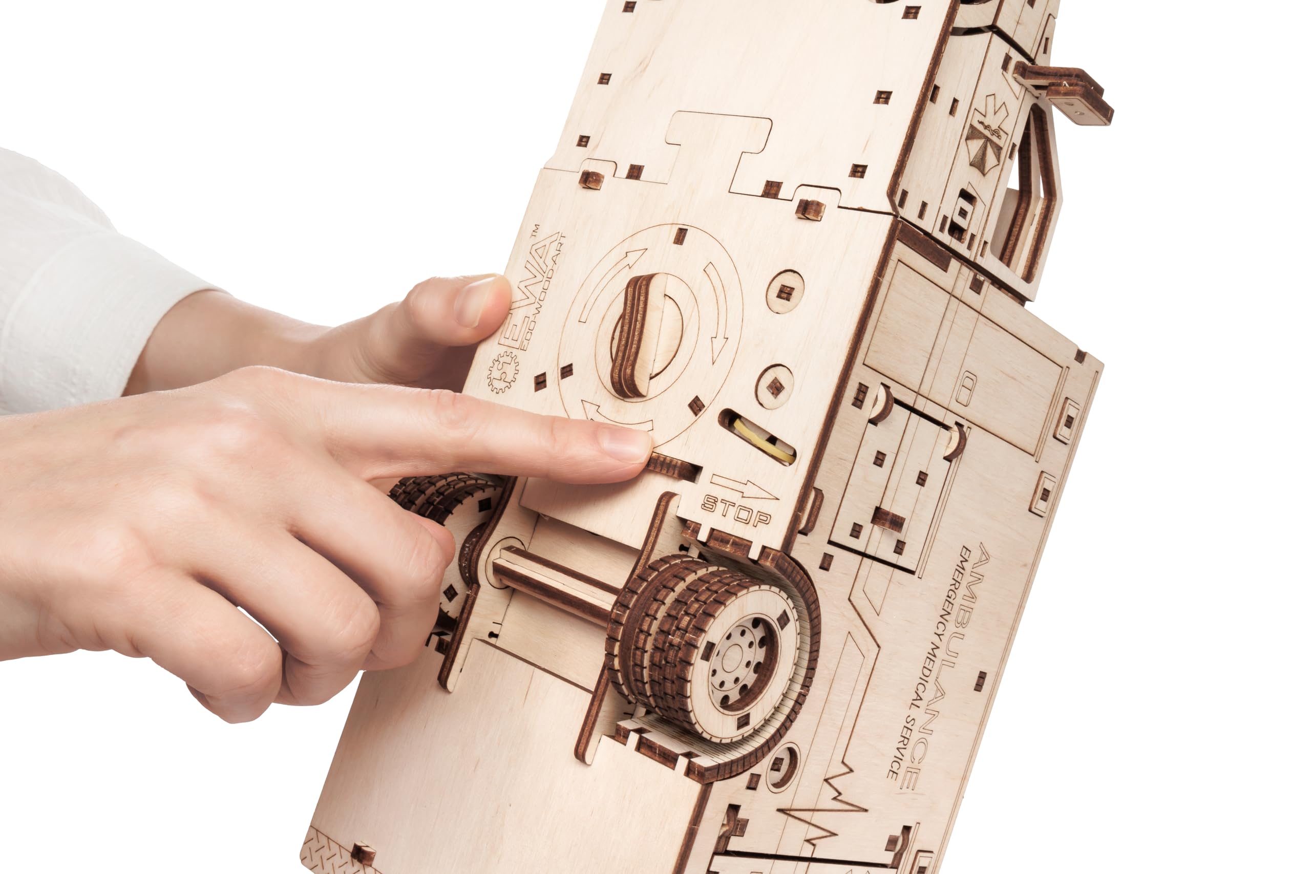 EWA Eco-Wood-Art AMBULANS – Drewniany Zestaw DIY z Mechanizmem Nakręcanym, Idealne na Prezent – Drewniane Puzzle 3D do Samodzielnego Montażu dla Nastolatków i Dorosłych (14+) – 386 szt.