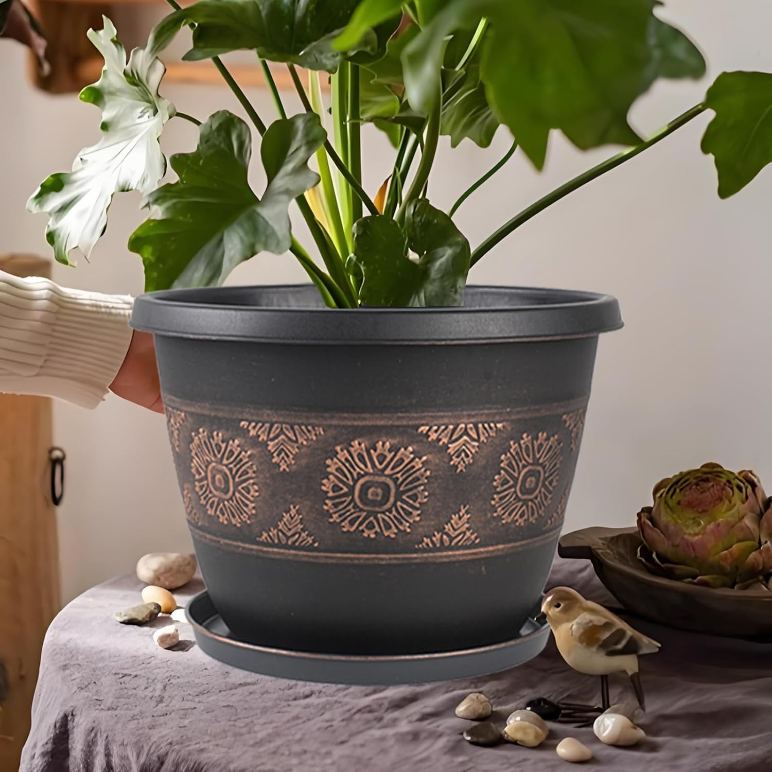 Usocik 4 Pack 10 Inch and 4 Pack 12 Inch Retro Plant Pots with Drainage Holes and Saucer for Indoor Outdoor Plants.