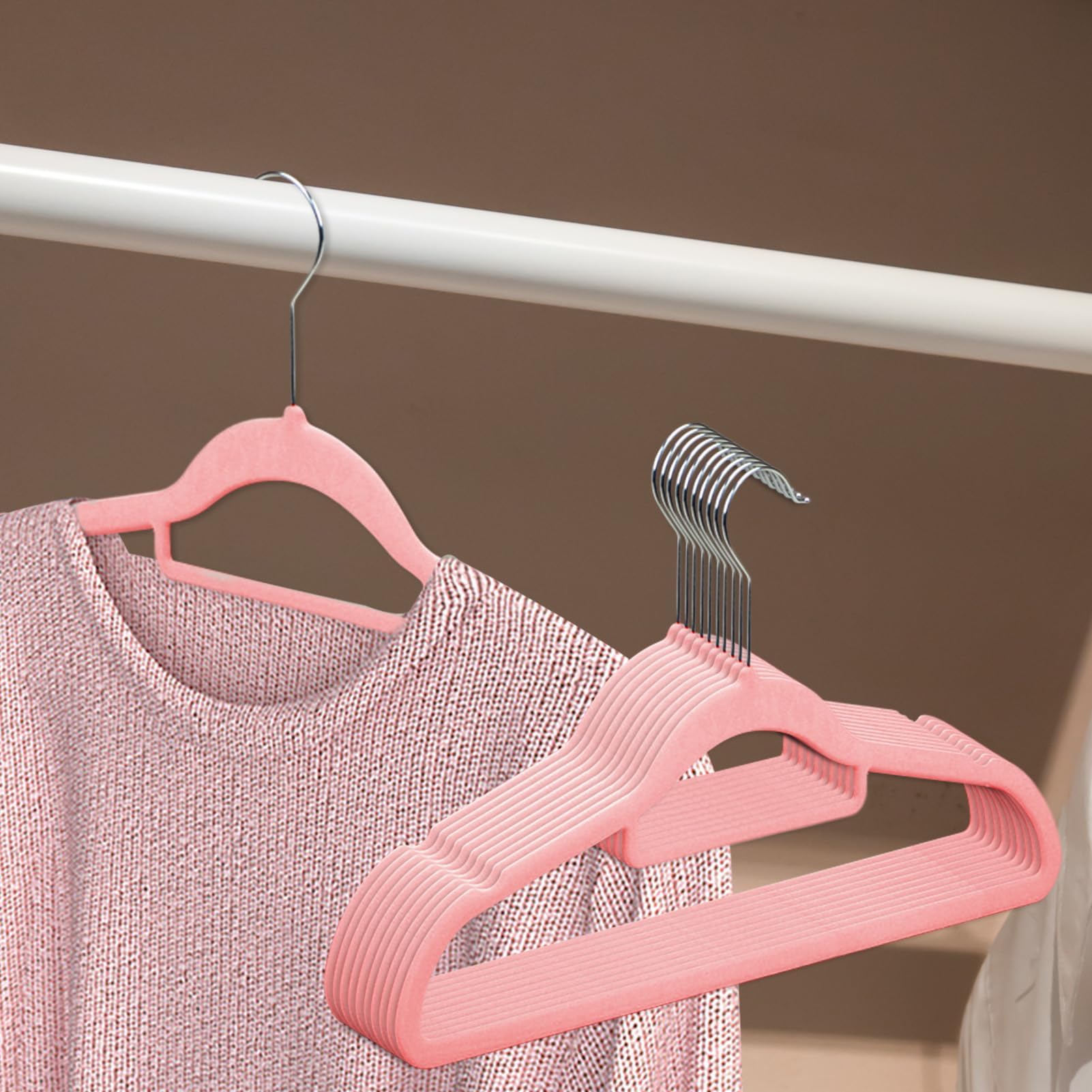 Perchas antideslizantes de terciopelo resistente para ropa pesada, giro que ahorra espacio, sin rastro, paquete de 10 unidades para armario, lavandería y habitación de estudiantes