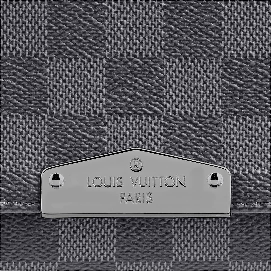 Louis Vuitton District Messenger (Damier Graphite, PM) : Clothing, Shoes & Jewelry