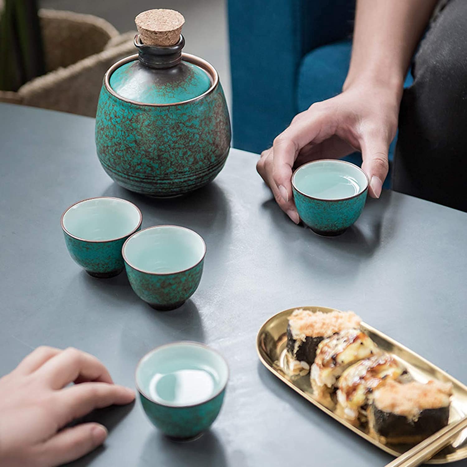 Ceramiczny zestaw do sake z podgrzewaczem, 4 szklankami, butelką do serwowania i miską podgrzewającą, 6-częściowy zestaw do codziennego picia do domu