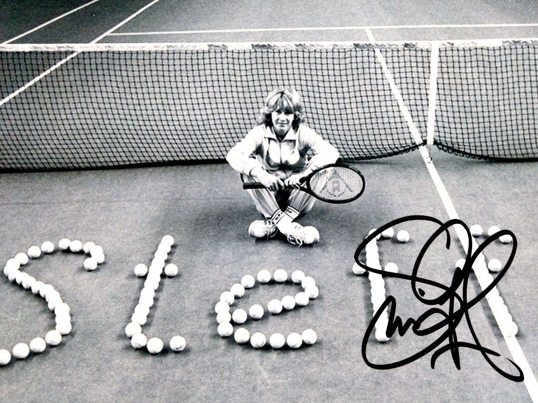 シュテフィ・グラフ直筆サイン入り超 特大写真…Steffi Graf Amazon.co.jp: シュテフィ・グラフ直筆サイン入り超 特大写真
