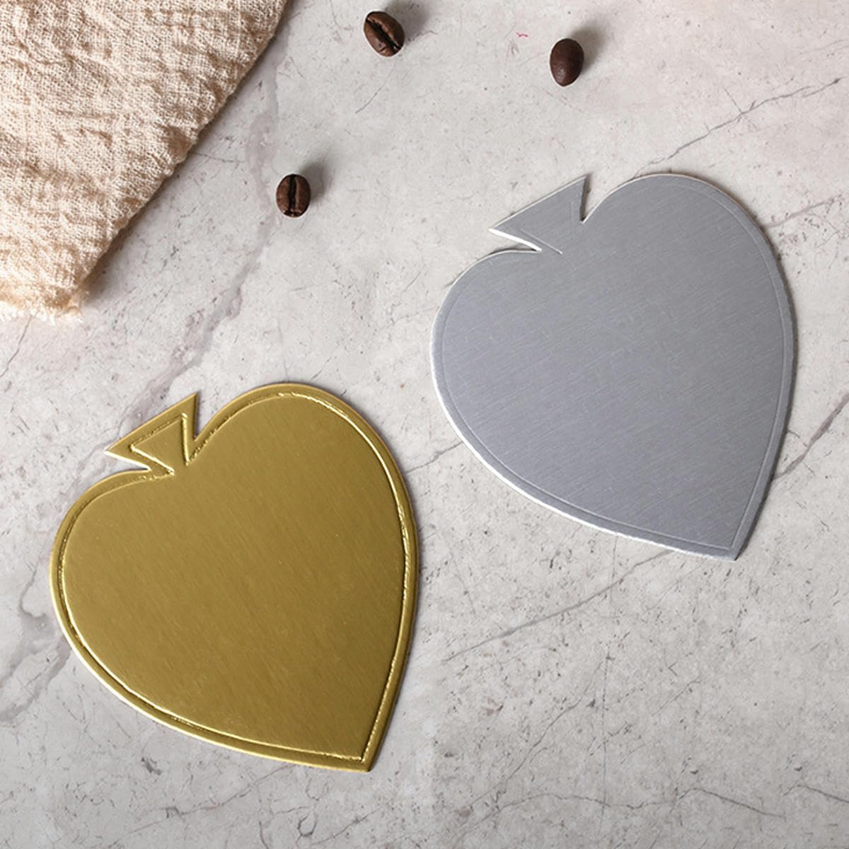 Lot de 100 plateaux à gâteaux en carton de différentes formes pour pâtisseries et desserts, plateau en carton doré, tapis en mousse, base de gâteau, outils décoratifs, argentés, ronds, S