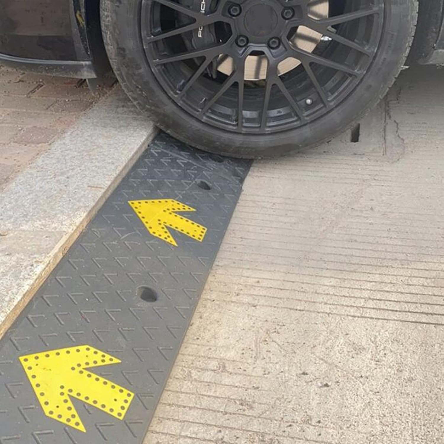 段差 スロープ プレート 携帯用頑丈な縁石ランプ ゴムのしきい値ドアステップランプ 車椅子とスクーターへの出入り口のモビリティエントリが簡単な縁石ランプ障害チェア Fyzs Size 50 80 18cm セール