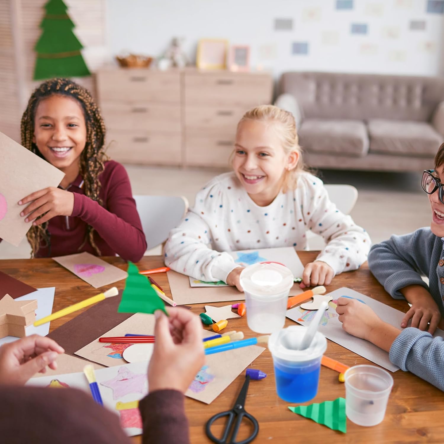 Gueevin 30pcs No Spill Paint Cups with Lids for Kids Toddler Children and Paint Brushes for Kids Painting Art Supplies Preschool Classroom Christmas, 10 Colors (White)