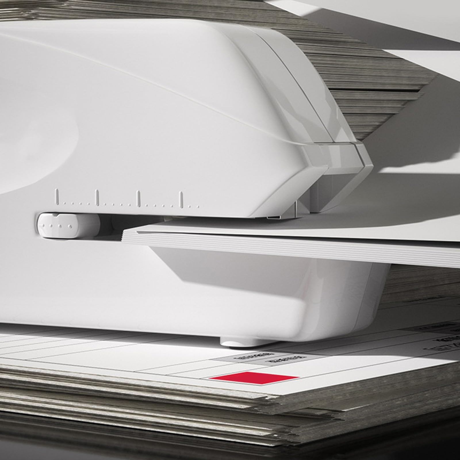 Cucitrice elettrica da ufficio portatile Adattatore con capacità 20 fogli o Cucitrice elettrica automatica da ufficio alimentata a batteria Bianca