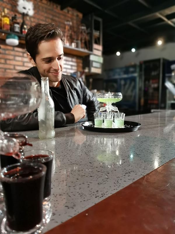 Transplant LED Italadagoló Szett 6 Pohárral - Mágneses Pörgettyűvel, 18 Fényeffekttel - Vodka, Whisky, Tequila Adagoló Parti Kellék 4cl Poha