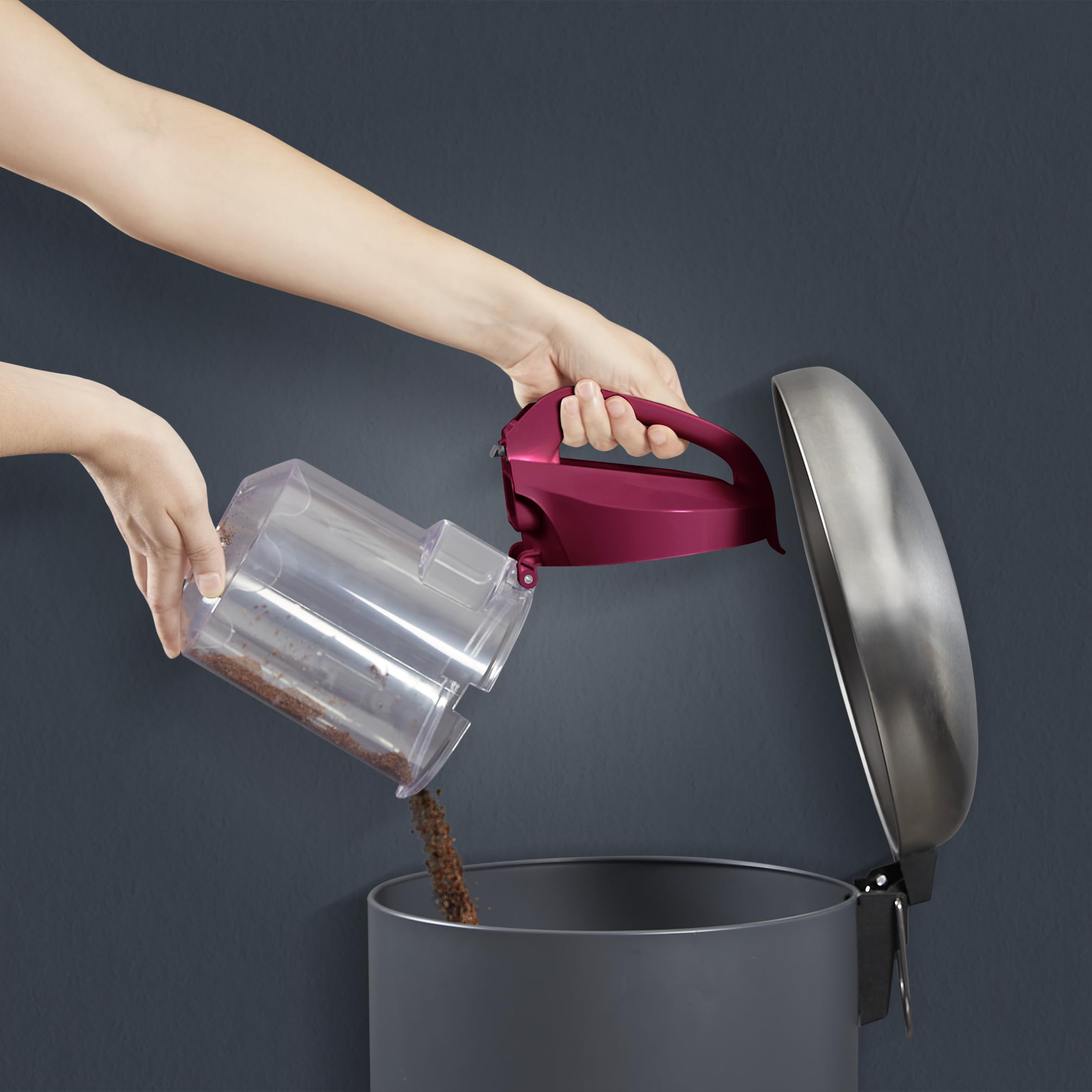 Rowenta Aspirapolvere a Traino Senza Sacco, Tecnologia Ciclonica, Design Compatto, Leggero, Filtro ad Alta efficienza spazzola parquet, Colore Rosso Vino, RO2933