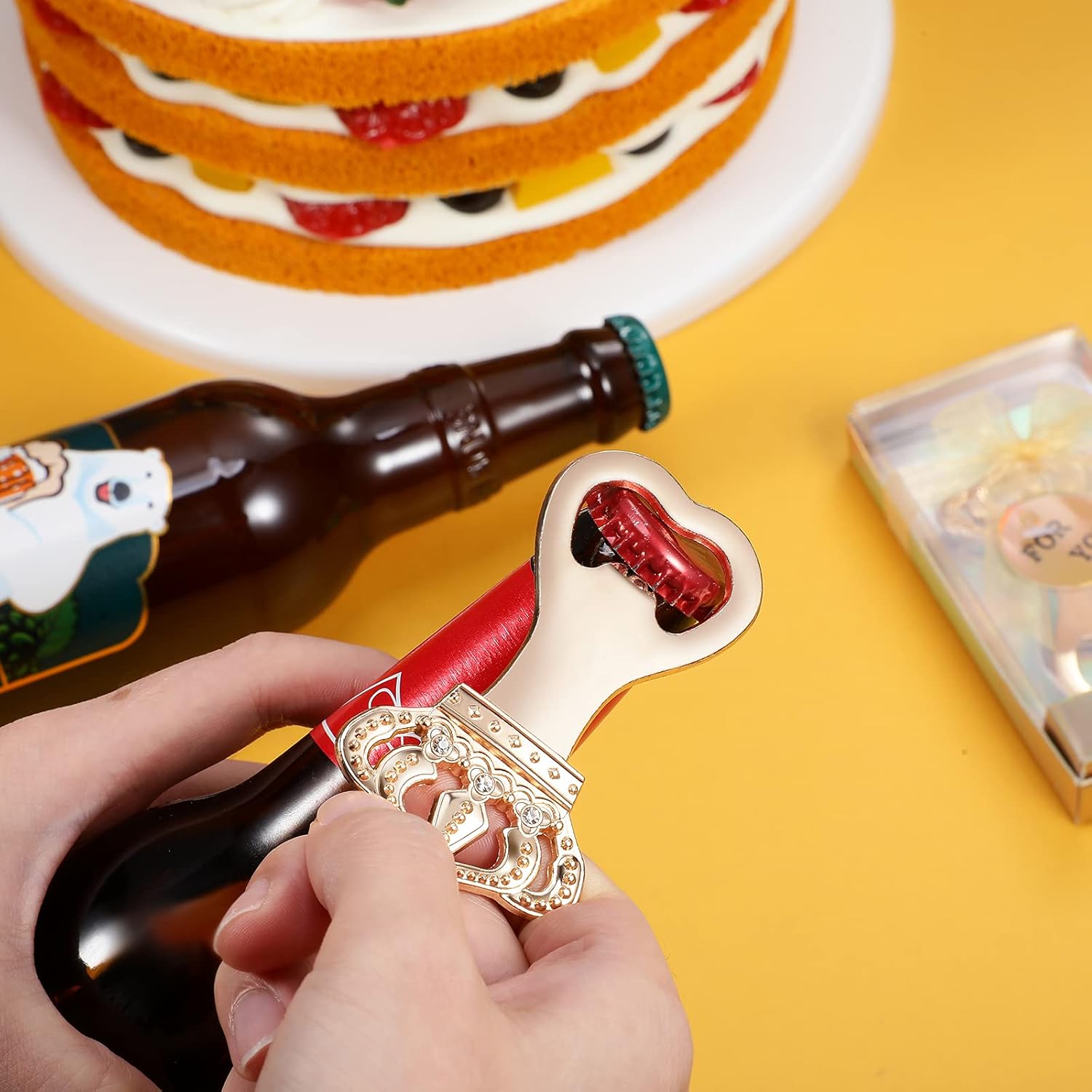 Cunhill 50 Pieces Gold Crown Bottle Opener Wedding Favors for Guests Bulk Crown Party Favor Baby Shower Birthday Souvenirs Decoration Bridal Shower Anniversary Supplies