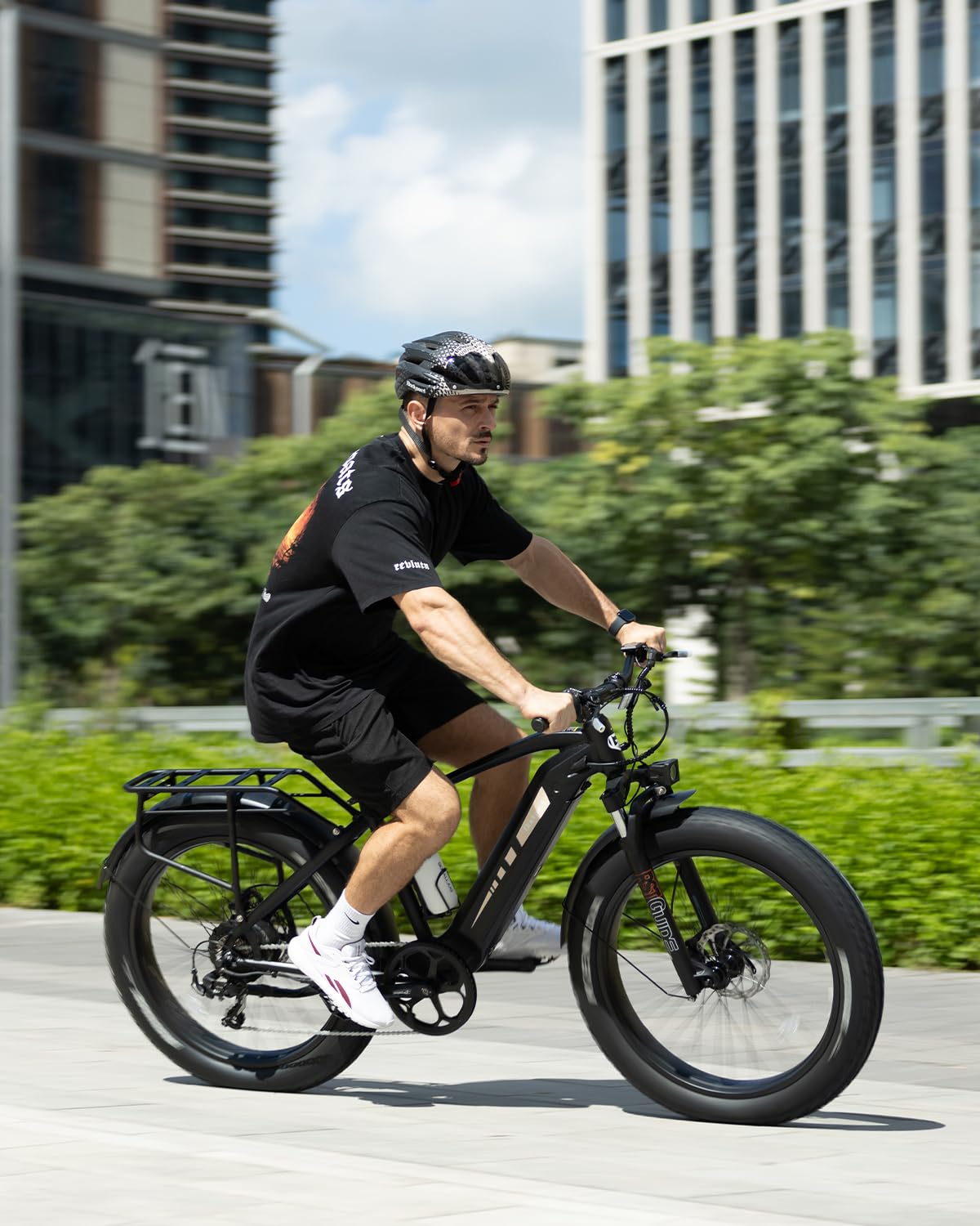 Bodywel E Fatbike Herren Damen, 26x4.0 All Terrain E Bike Mountainbike, 48V 15Ah Akuu, 250W Heckmotor, 7-Gang-Getriebe, Federgabel Verstellbar, Hydr. Scheibenbremsen, Legierungsrahmen