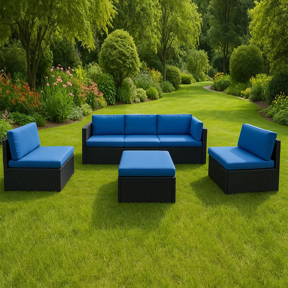 BAKAJI Set Divano 4 Pezzi da Giardino in Polyrattan con Pouf 5 Posti, Salotto per Arredamento da Esterno con Struttura in Metallo e Cuscini Imbottiti Salottino per Terrazzo Moderno (Blu)