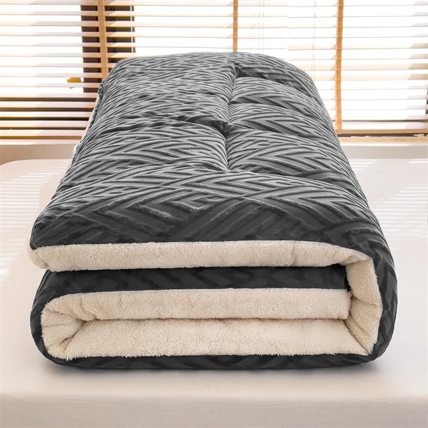 Materasso futon giapponese – futon lungo in cotone arrotolabile, letto pieghevole portatile da pavimento per doppio uso, soluzione confortevole e versatile per dormire a pavimento giapponese.