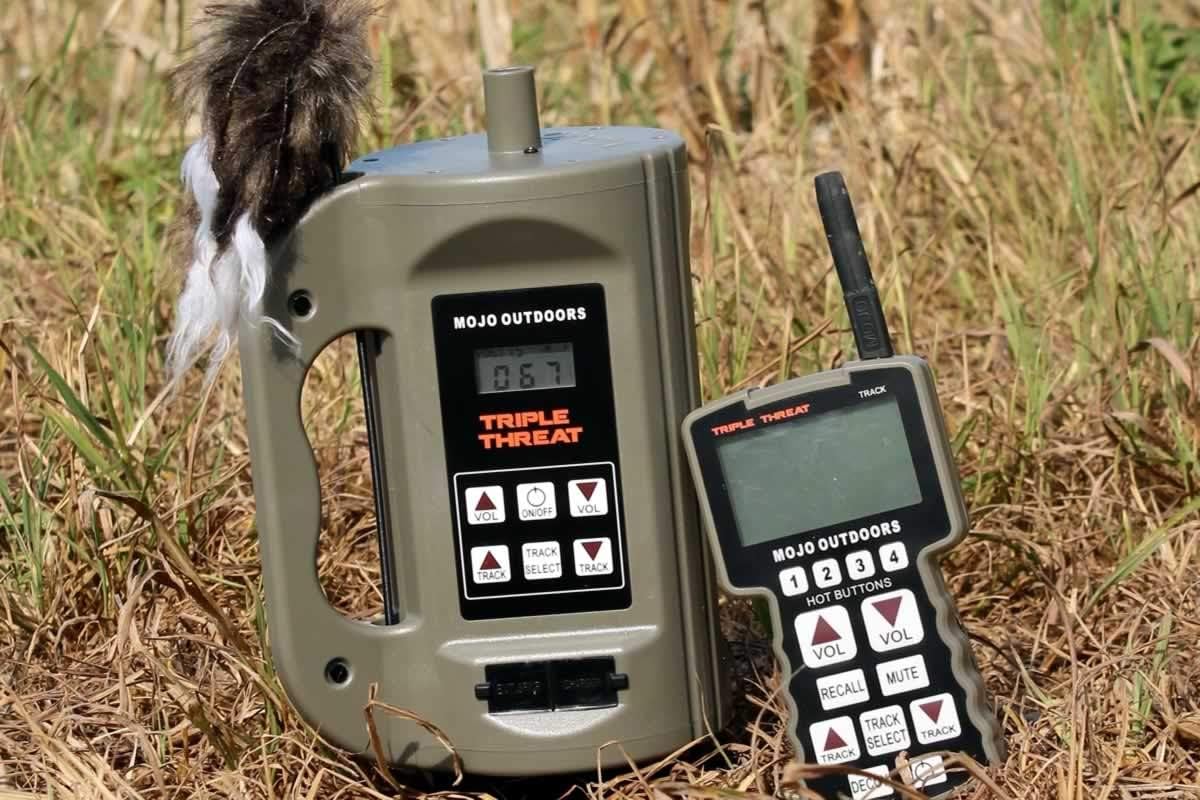 MOJO Triple Threat E-Caller & MOJO Triple Threat 2 Bag – Complete Hunting System Caller with 80 Sounds & Matching Carry Bag - Sold Separately
