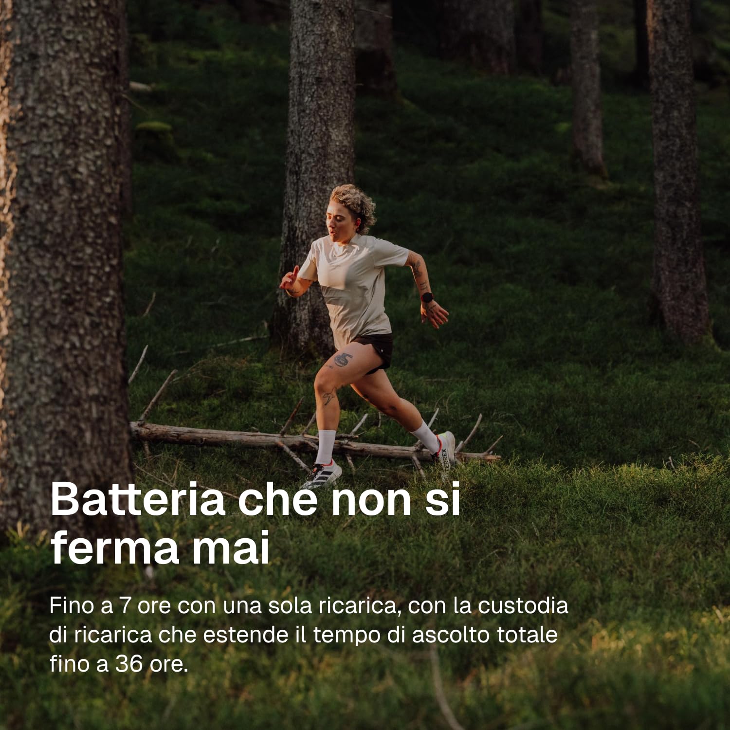 SUUNTO Spark Cuffie Open-Ear, Cuffie a Conduzione Aerea con Rilevamento Intelligente del Movimento, Feedback Audio Sulle Prestazioni, Resistente al Sudore IP55, 36 Ore con Custodia di Ricarica