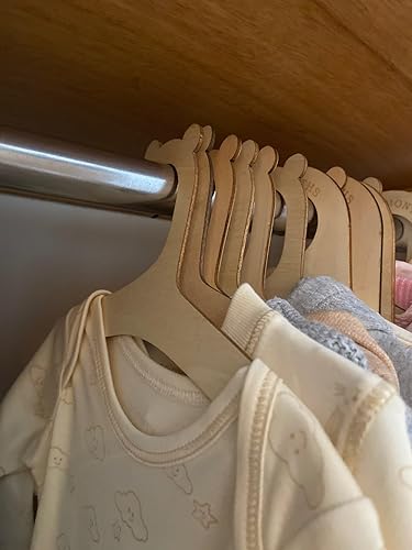 Miniatura 3 de JULAN Paquete de 20 perchas de madera para bebés, madera natural de 9 pulgadas con acabado blanco, organizador de ropa y pantalones para niños