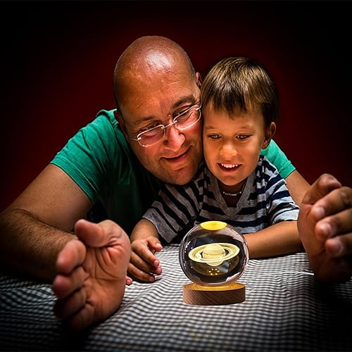 Miniatura 6 de Bola de cristal de astronauta 3D, luz nocturna, decoración de fantasía con base de madera, lámpara de noche holográfica con grabado láser 3D,