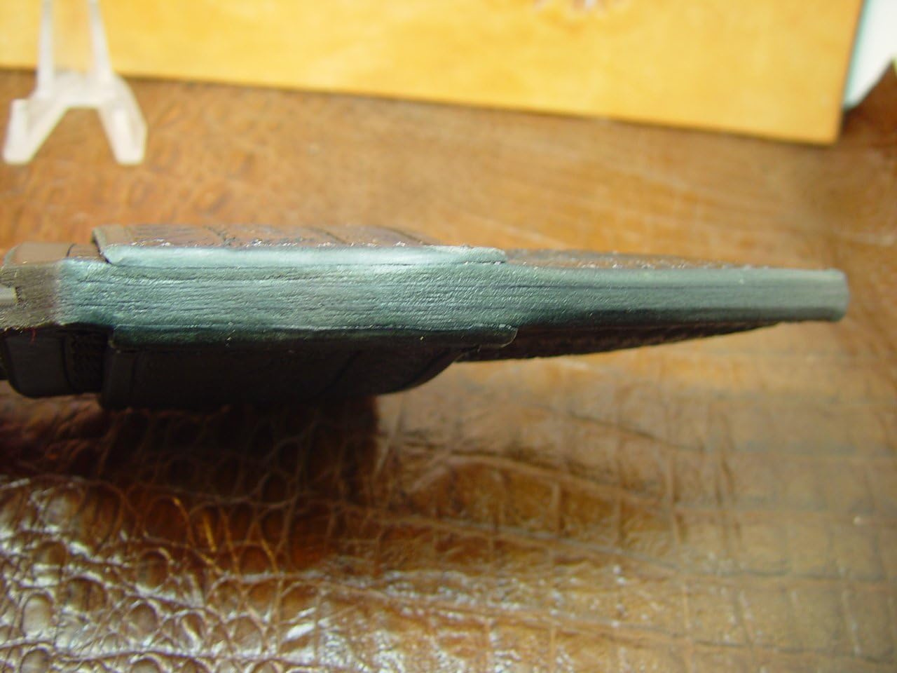 Buck Vanguard Cross Draw Knife Sheath. The Sheath Is Made Out of 10 Ounce Water Buffalo Hide Leather. It Has a Rope pattern Tooling and a Random Pattering in the Center of the Sheath. The Sheath Is Dyed Black. The Sheath Can Be Worn on the Right or Left Hand Side. The Water Buffalo Leather Is Very Pliable Soft and Durable. This Is for Sheaths Only the Knife Is Not Included.