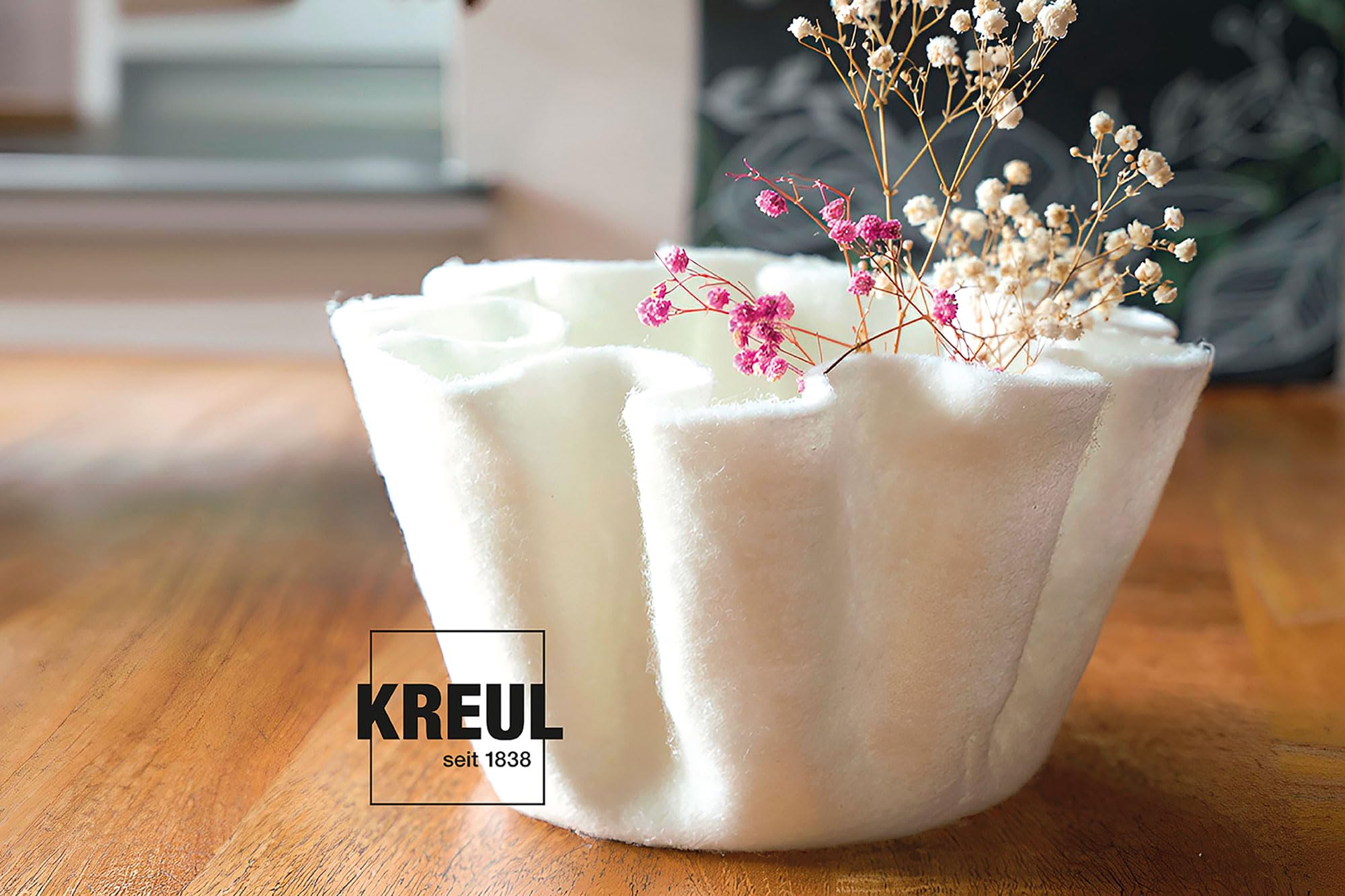 KREUL 70152 – utrwalacz do tkanin, 250 ml Utrwalacz do tkanin, nadający kształt, schnący na powietrzu, na bazie wody, do utwardzania tkanin