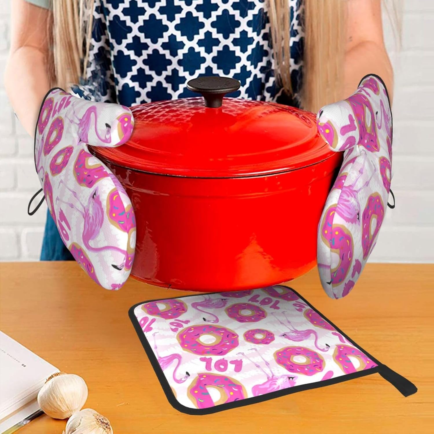 Flamingo and Donuts Print Heat Resistant Microwave Gloves, Used for Baking, Cooking, and Fashion Kitchen Essentials