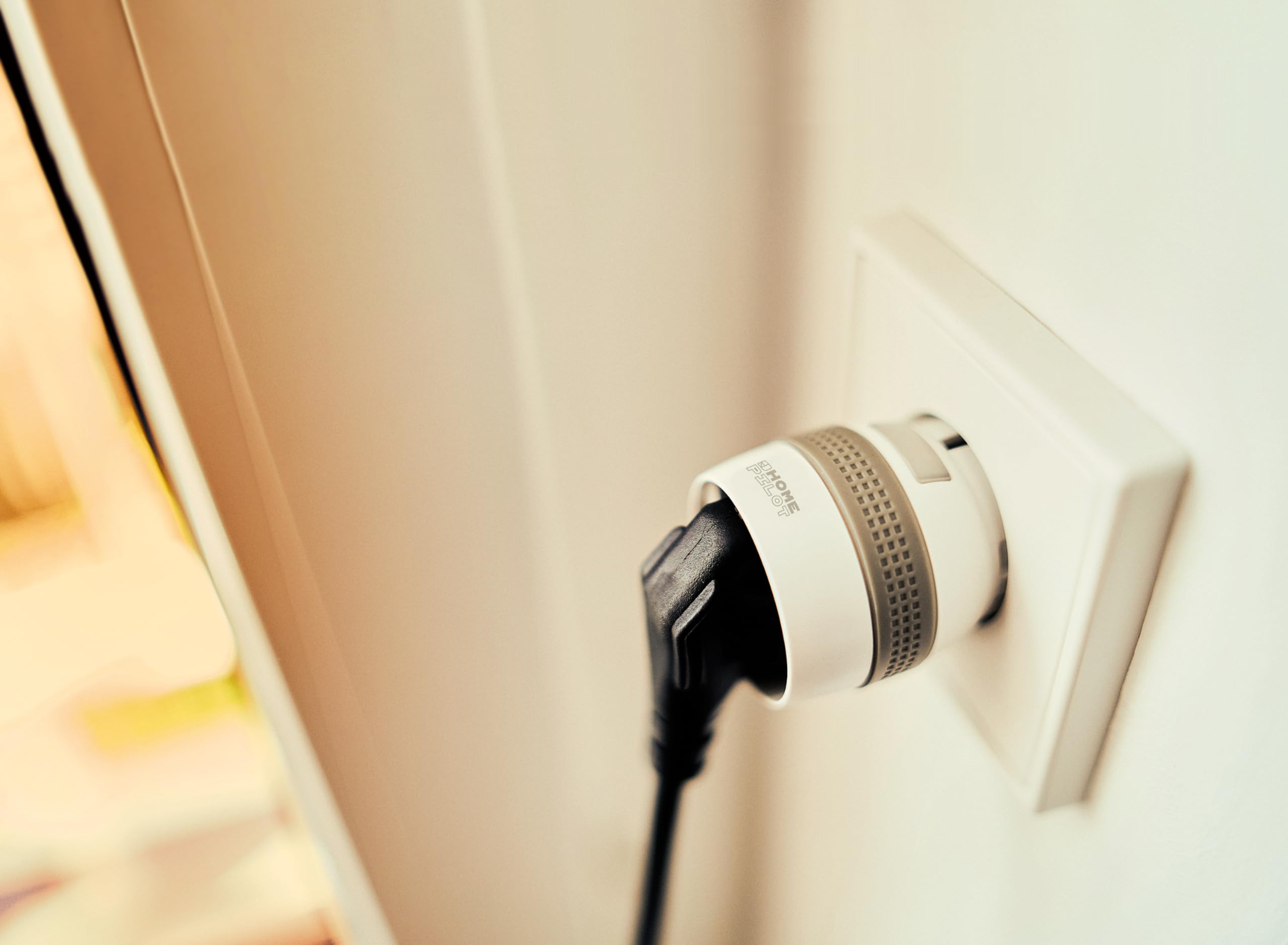 HOMEPILOT Zwischenstecker smart, kompakt & rund, Smart Home Steckdose bis 1.800W, DuoFern Funk Repeater, programmierbar (App, Timer, Alexa kompatibel via Gateway premium), 230V, Weiß