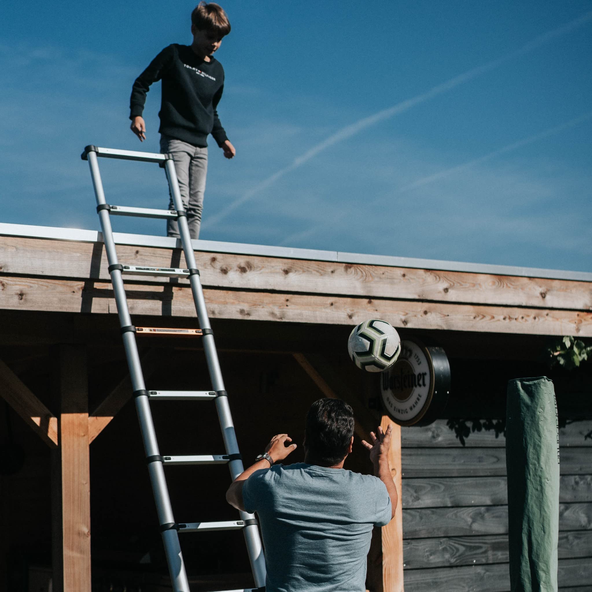 Batavia Teleskopleiter - 3,81m maximale Länge mit Giraffe Air Soft-Close-Technologie - 150 kg Belastbarkeit - 3,8 Alu-Teleskopleiter - Hochwertige Ausziehleiter für Profis und Heimwerker.