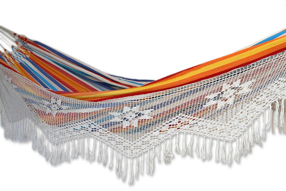 NOVICA Amaca In Cotone Doppia Festive Brazil – Multicolore Con Frange Uncinetto, Portata 204 Kg, Regalo Fair Trade