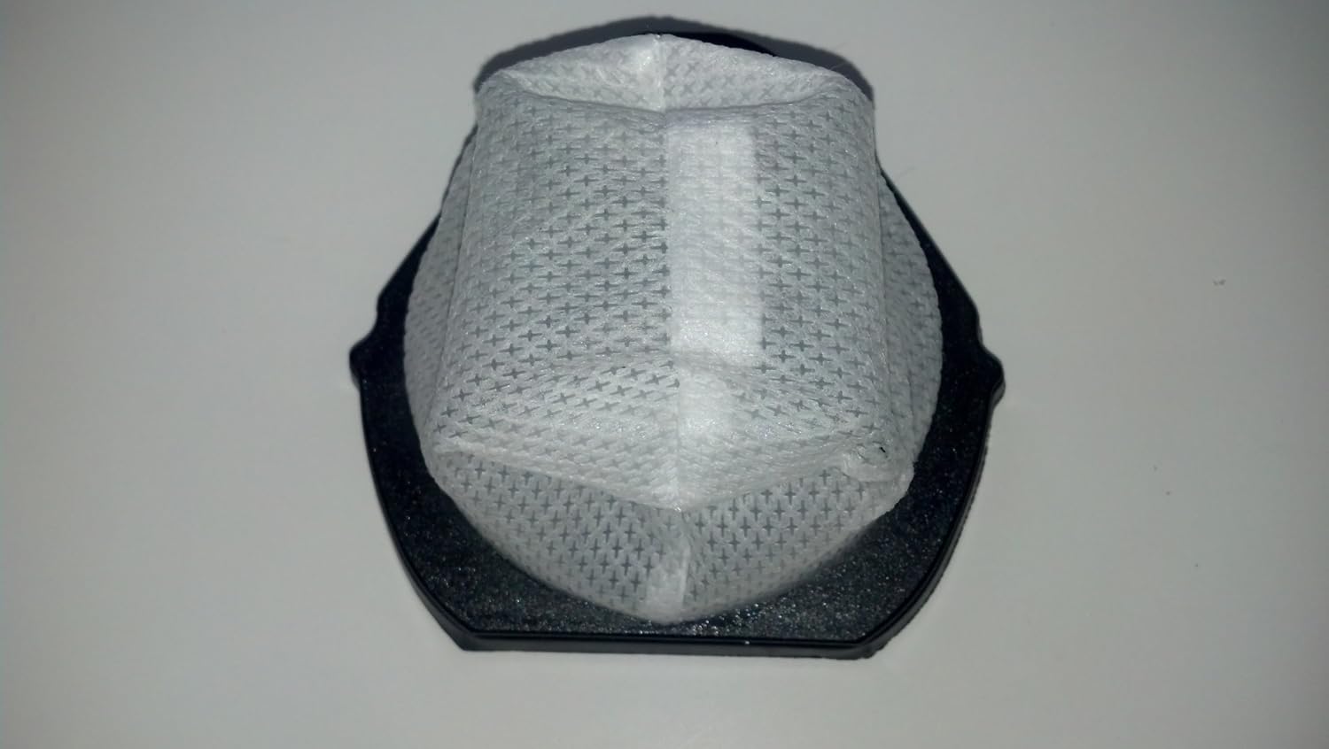 ໃກ້ຊິດ view of a single Shark vacuum filter