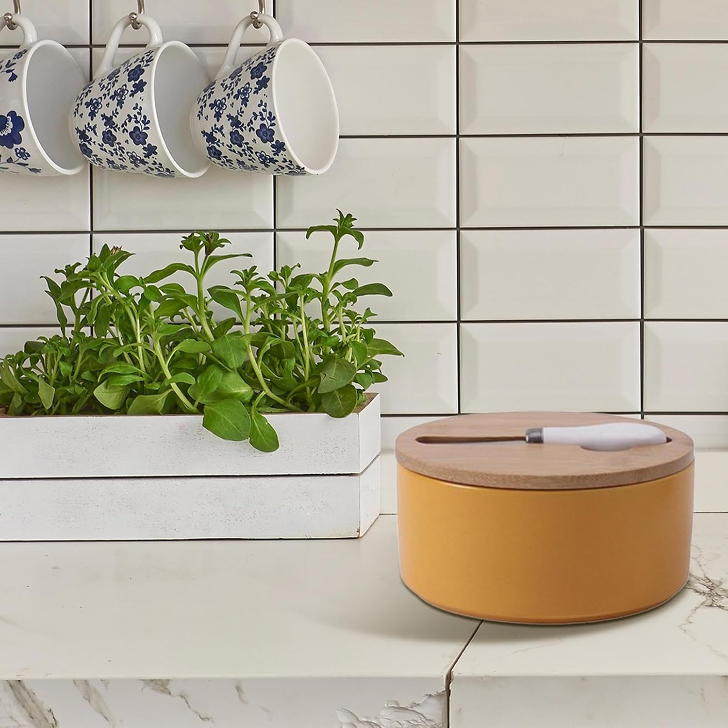 Ceramic Butter Dish with Lid, Covered Storage Jar with Butter Scraper, Household Kitchen Container for Chocolate Cheese , Durable Tableware Accessories for Home