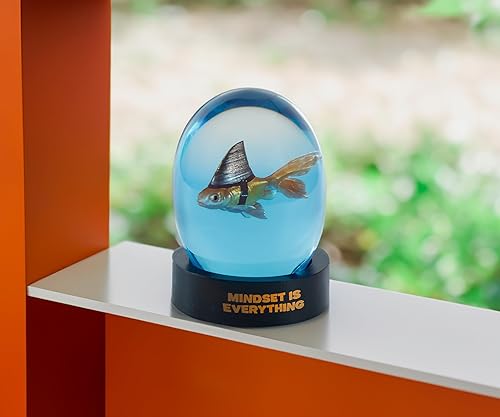Miniatura 7 de VEOJEIN Mindset is Everything Shark Goldfish - Accesorio decorativo de escritorio y estante - Cita positiva inspiradora y edificante para la