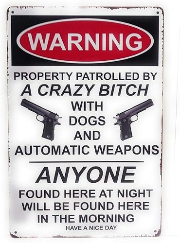 Letrero de metal retro vintage con diseño de pistolas, advertencia de no tresspassing propiedad patrullada por una perra loca con perros, calle