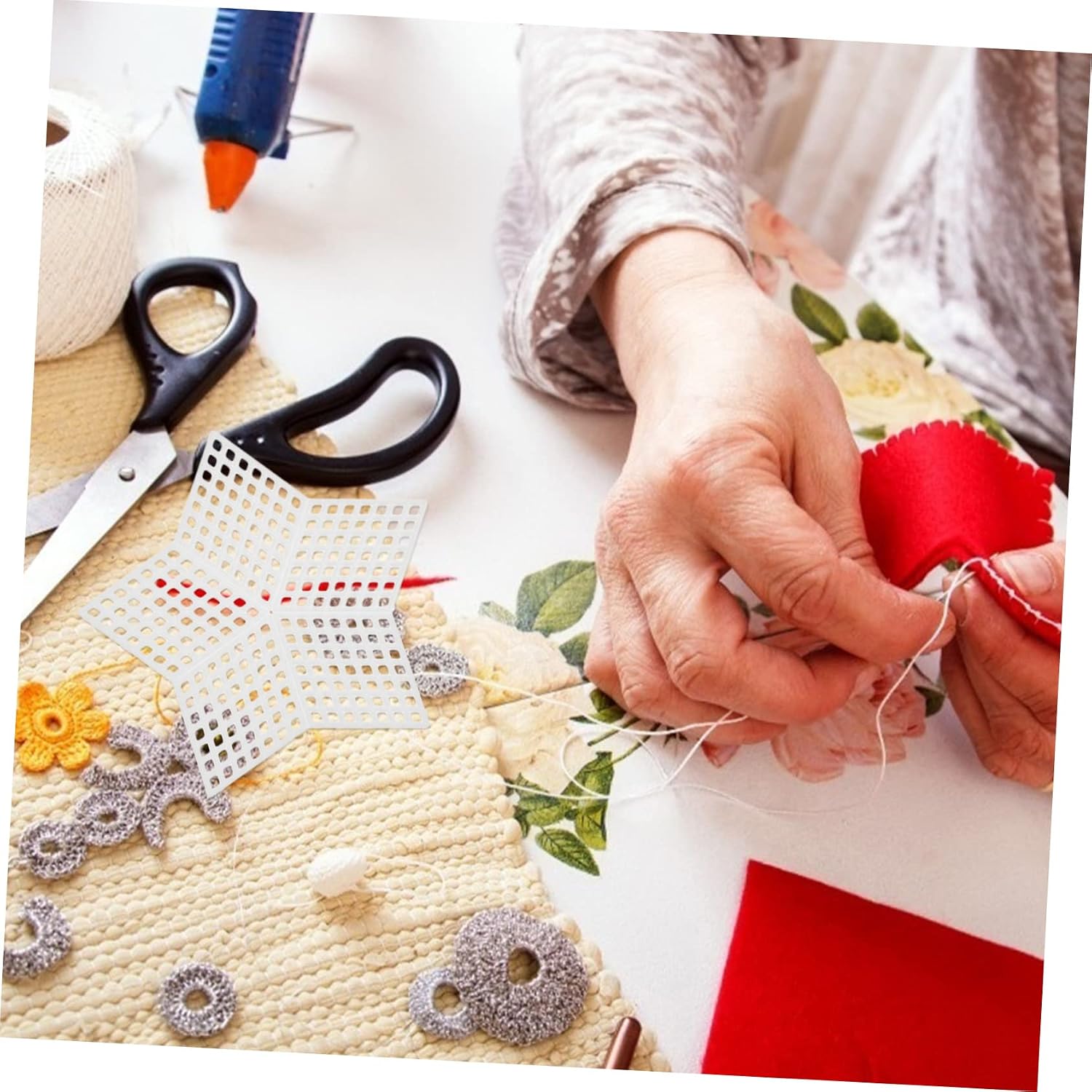 UTHCLO 70Pcs Cross Stitch Plastic Canvas Durable Embroidery Mesh for DIY Crafts Knitting and Crochet Projects for Handicrafts and Creative Decorations