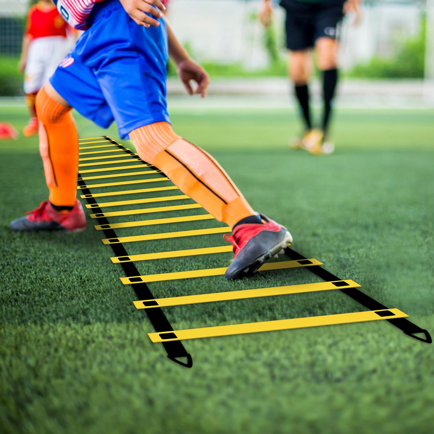 Accessoires d'entraînement de football, échelle de coordination avec 6 obstacles ajustables, 12 disques et cônes, ensemble d'entraînement pour enfants, comprend un sac de rangement, équipement