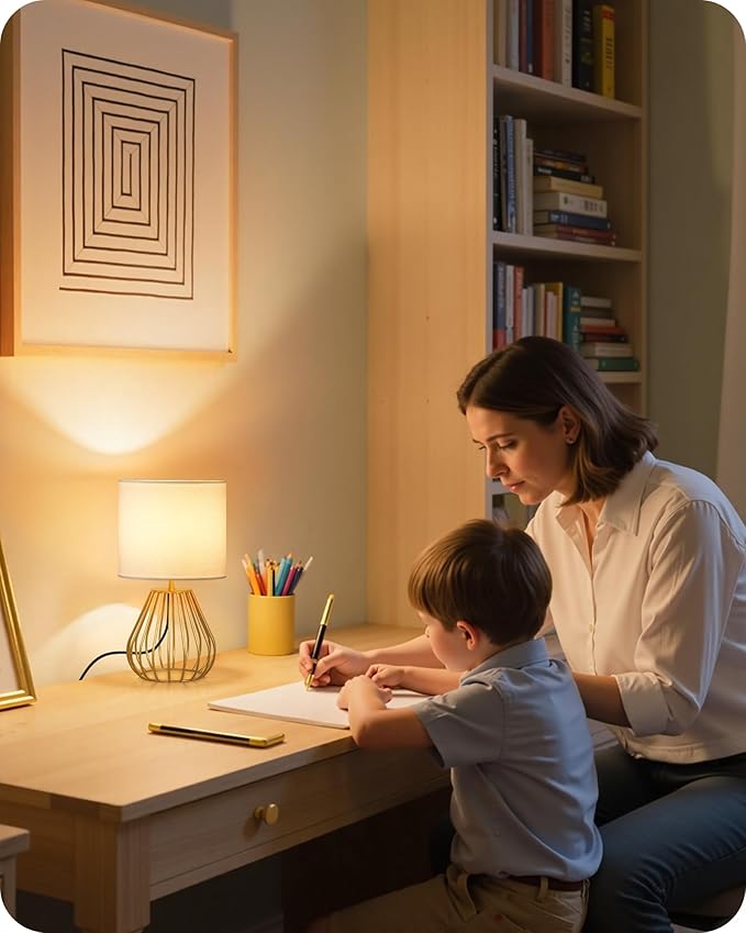 Lámpara de Mesa Dorada Pequeña con Pantalla de Lino Blanca miniatura 9