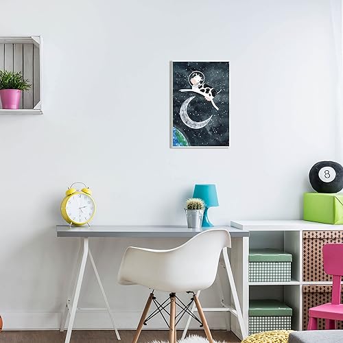 Miniatura 2 de Stupell Industries Arte de pared de madera de vaca de astronauta saltando sobre la luna, diseño de Rachel Nieman