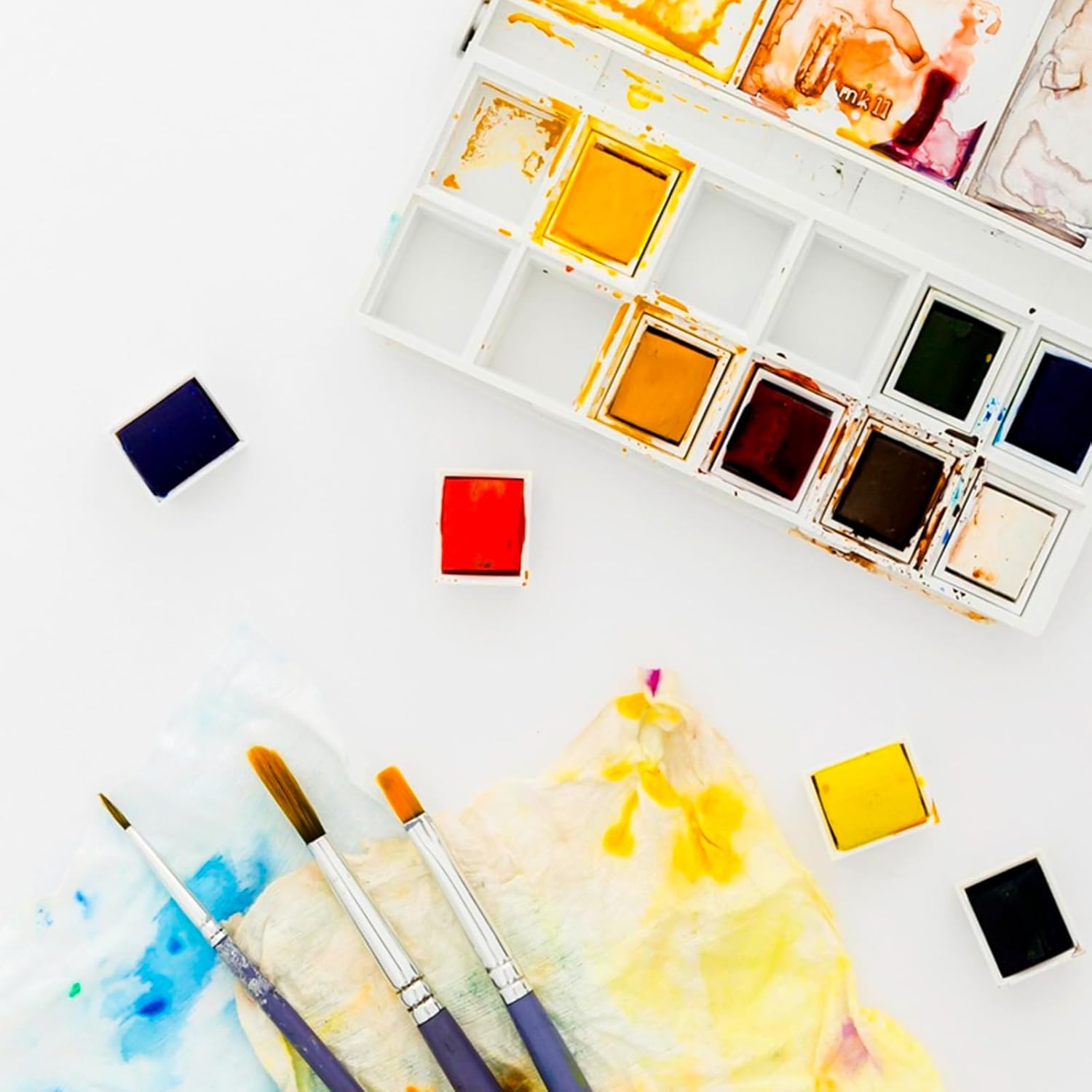 KALIONE 50 Pcs Watercolor Half Pans White Plastic Empty Watercolor Paint Pans Empty Watercolor Palette Plastic Watercolor Tins Travel Tins Paint Case Empty Half Pans for Watercolor Acrylics Palette