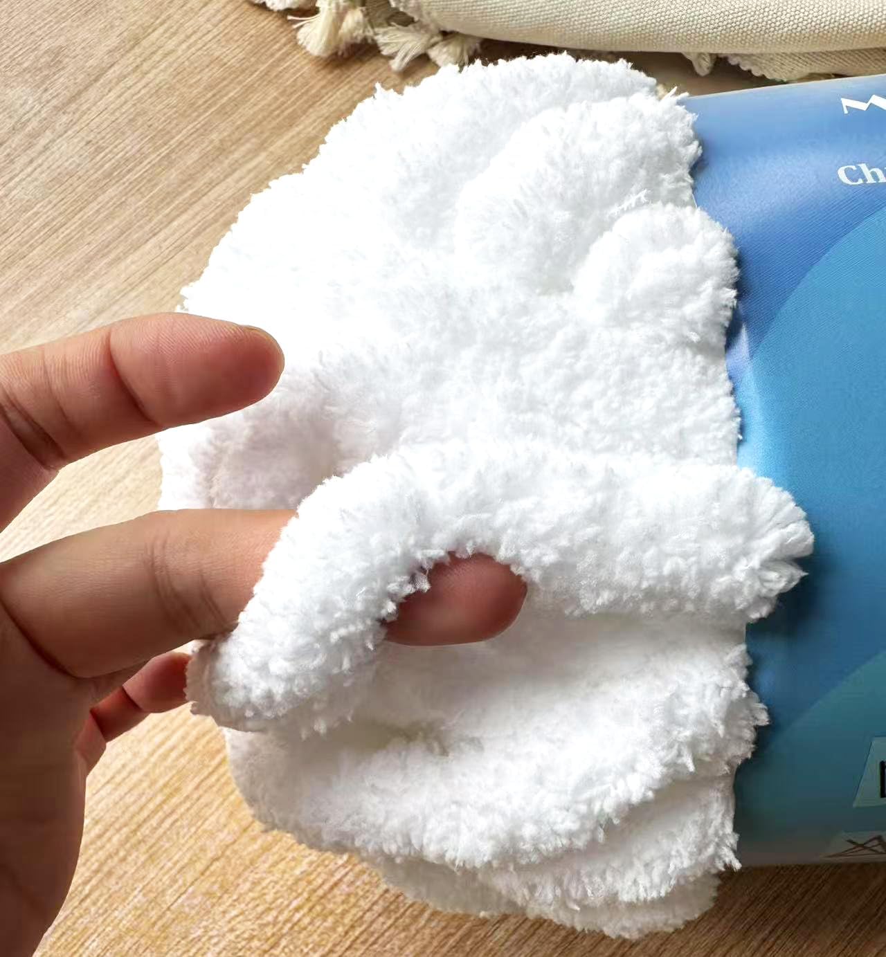 MSD&FT 4 Skeins Chunky Chenille Yarn Blanket Yarn Fluffy Yarn (Bleach)