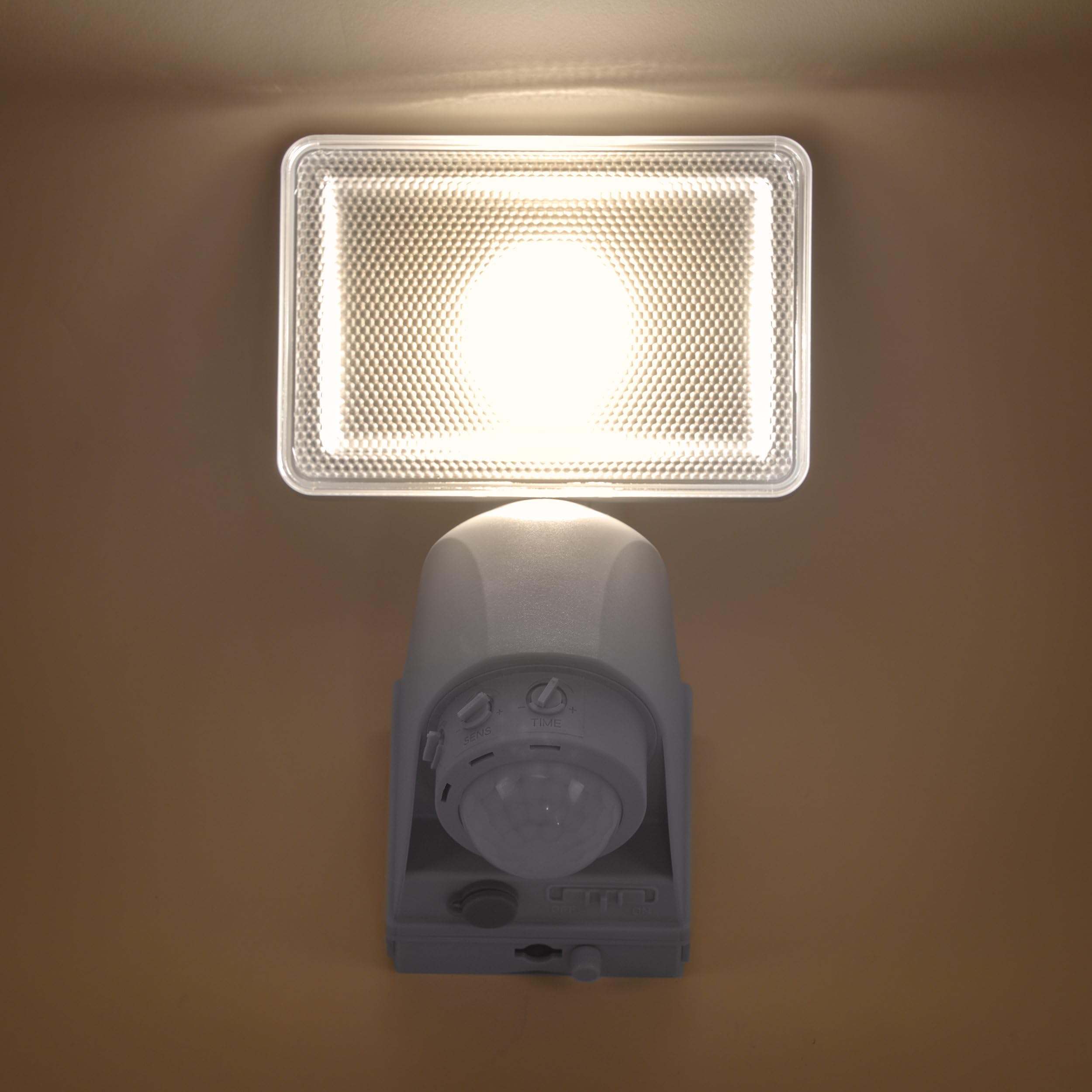Esotec Solar Wandstrahler HighPower 500, PIR Bewegungsmelder, Akku, Lichtsystem, LED Flächenstrahler, Solarmodul, Solarstrahler, Wandleuchte, 2800K, Kunststoff, IP44, außen, wetterfest, 102510