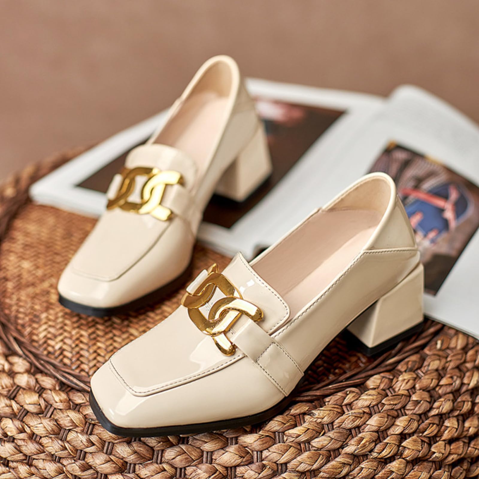 Zapatos de tacón de bloque para mujer, tacón de 5 cm, tapa cuadrada de charol con decoración de metal, cómodos para todo el día