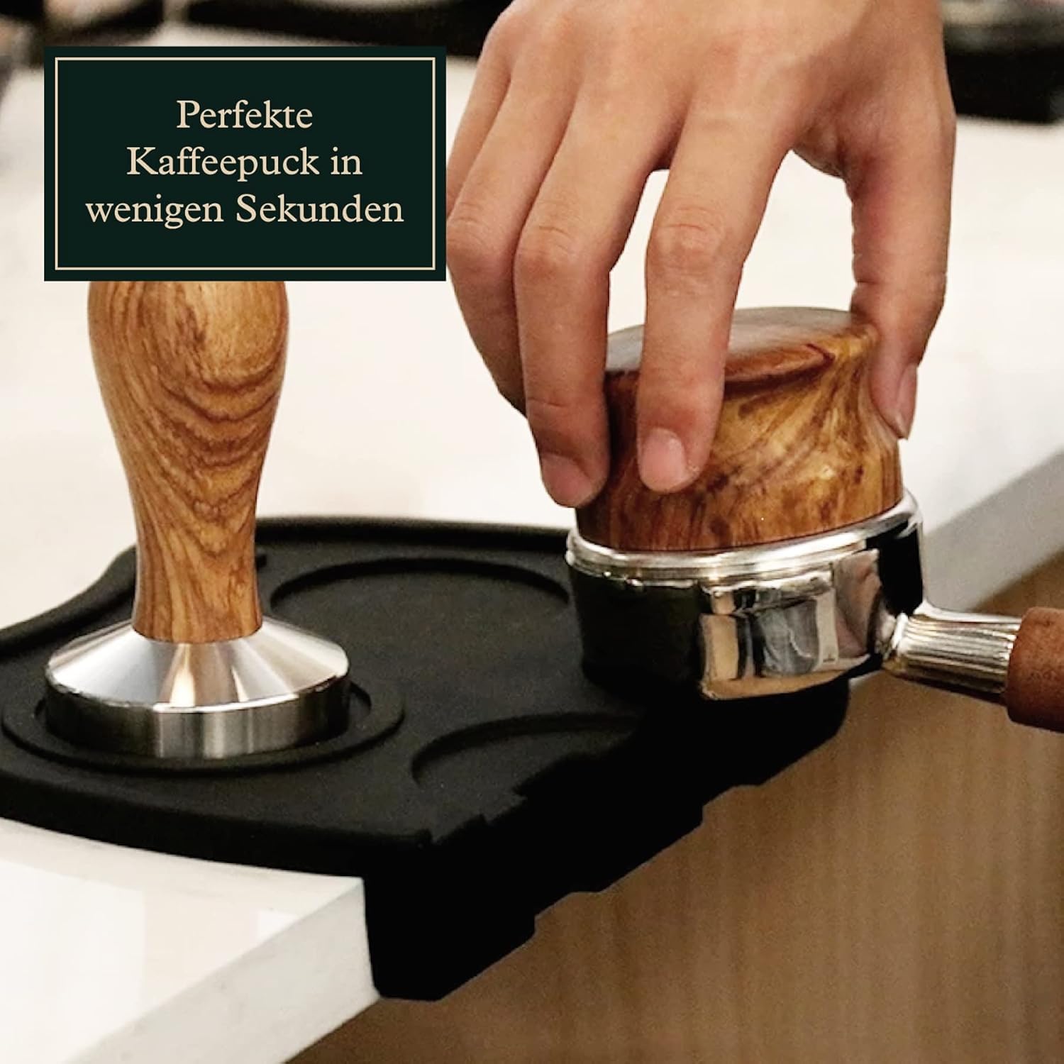 Distributor (51 mm) zur Extraktion des Kaffeepucks - Kaffeeverteiler für Siebträger mit Einstellbarer Höhe I Leveler aus Edelstahl und Holz-inkl. Ablage I Tamper (58 mm)