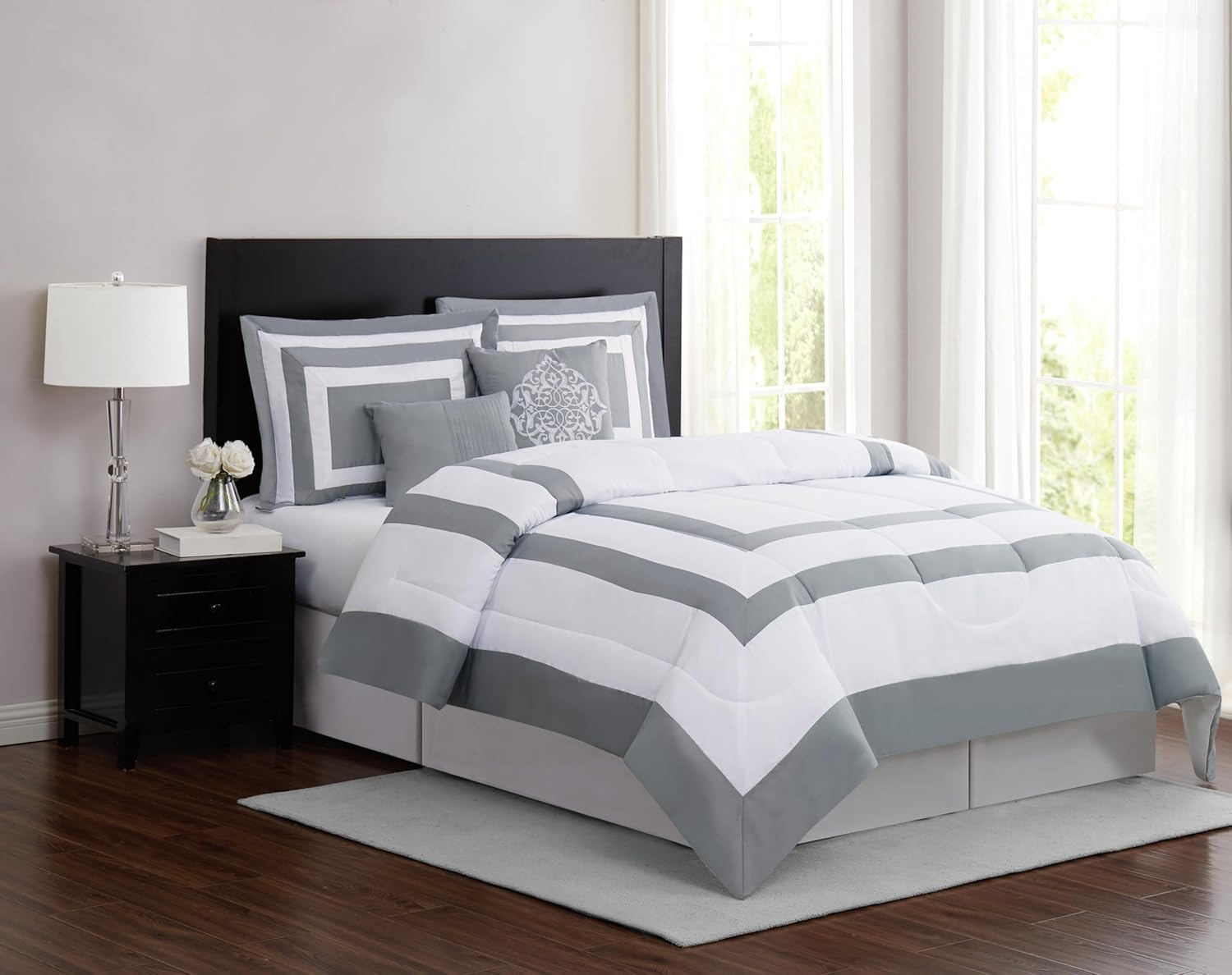 London Fog Raynes Hotel Grey/White 5 Piece Queen Comforter Set