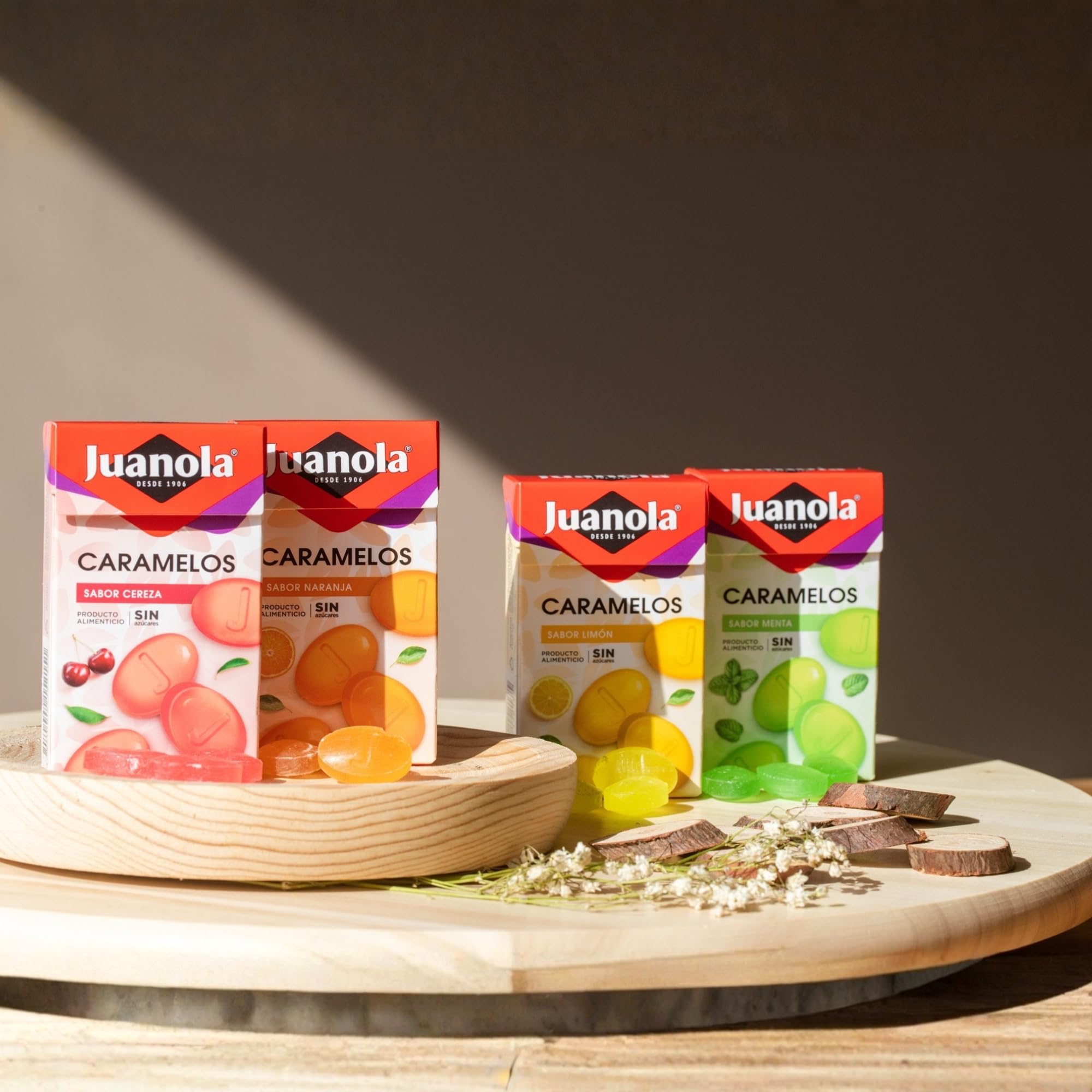 Juanola Caramelos Sabor Menta - Sin azúcar, sin gluten - Con edulcorantes procedentes de la planta Stevia - Cómodo formato de bolsillo - Explosión de sabor en tu boca - Pack 20 uds