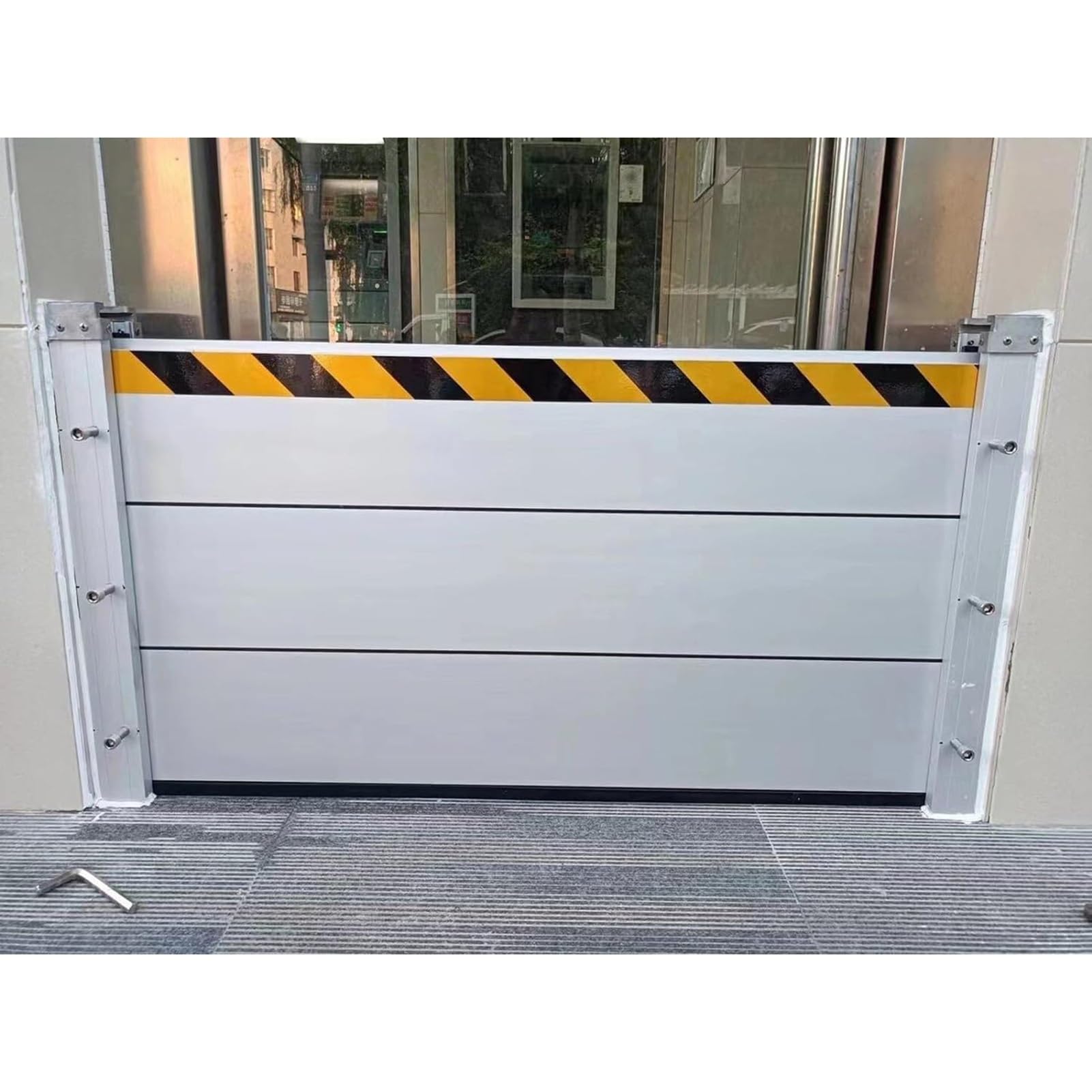 Barrière de contrôle des inondations en aluminium réutilisable pour porte